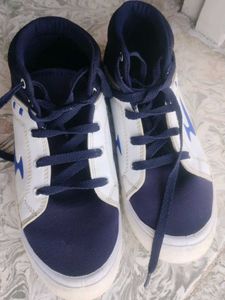Blue & White Sneakers 🧿