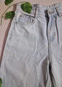 ice blue straight fit jeans for women