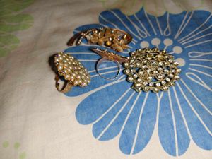 Vintage Brooch Set