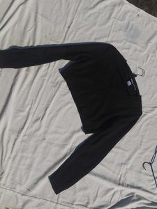 H&amp;M V-Neck Crop Top