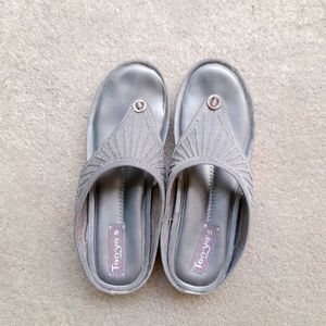 Tanya&#39;s Grey Embellished Sandals