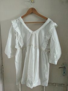 Beautiful White Top With Nice Lace Detailing