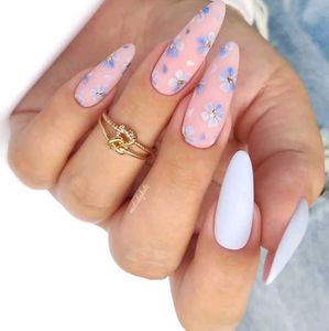 Daisy Dream Nails