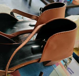 Beautiful Women&#39;s Brown Heels