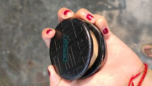 Maybelline Fit Me Compact + Elle18 Liquid Lipstic