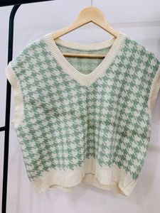 Beautiful Houndstooth Knit Vest