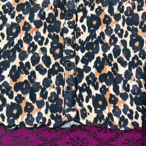 leopard print buttoned crop top