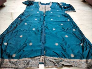 Peacock Green With Gold Embroidery Kurta Set