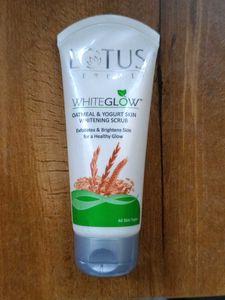 Lotus Herbals Oatmeal & Yogurt Whitening Scrub