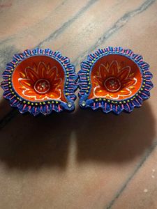 Diya Set Of 2 with &#39; Free&#39; Jalebi Candle