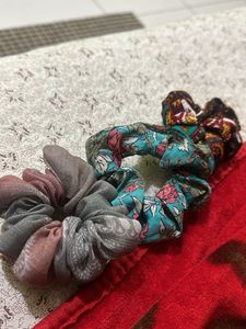 3 Cute Scrunchie Set
