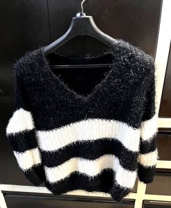 🖤🤍Ultra-Soft Fuzzy Sweater 🖤🤍