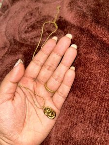 Gold Flower Pendant Necklace