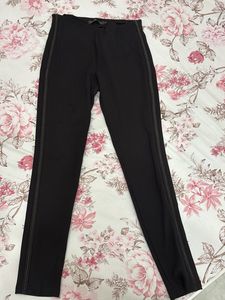 BLACK JEGGINGS IN L SIZE