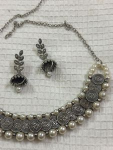 Pearl and Silver Necklace Set
