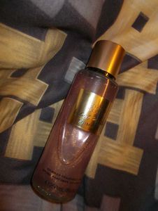 ✨Victoria’s Secret Velvet Petals Shimmer Mist✨️