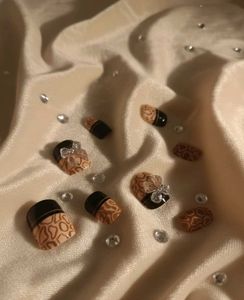 Press-On Nail Set🤎