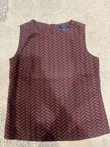 Branded GANT top