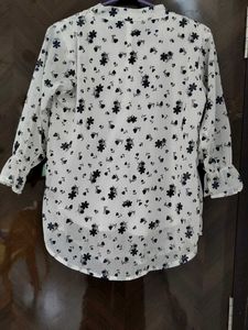 Amazing Typical Korean Top With Floral Prints