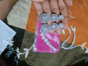 Elegant Crystal Necklace &amp; Earring Set