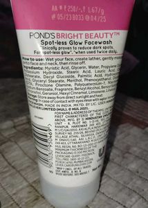 Pond&#39;s Bright Beauty Facewash