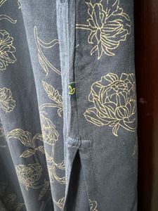 Grey N Gold Print By Avaasa.