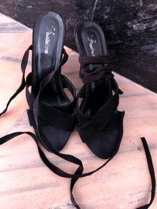 Footilicious Woman Black Heels 👠