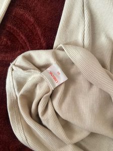 urbanic fitted bodycon dress with thumbhole