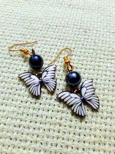 Alluring Black Earrings
