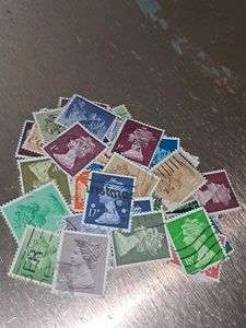 65+ Queen Elizabeth Stamps Of U.K