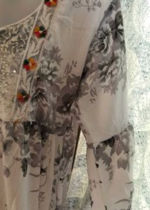 Floral Embroidered Tunic Top