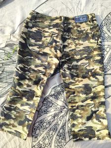 Camo Cropped Pants
