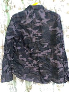 CLASSIC Button-Down Shirt