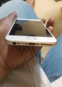 Gold iPhone 6s - Good Condition