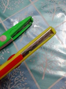 Design cutting paper scissor