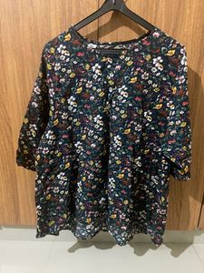 Beautiful Floral Top🖤🖤🖤