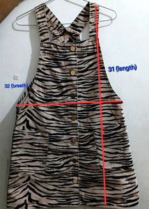 pinafore dress, featuring a zebra print 🦓🐅
