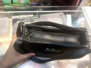 Black Leather Sider Beg