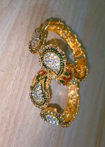 Earings &amp; Handcuff Combo