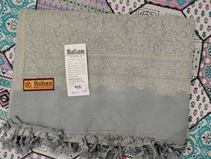 Elegant shaal with Tassels