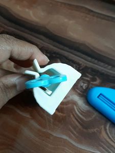 Toothpaste Squeezer