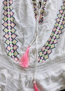 Smocked waist with a ruffled hem Top 🌈🤍