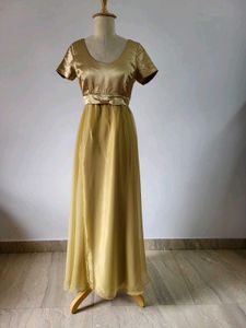 Elegant Gold 🪙 Gown