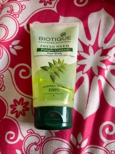 mama earth vitamin  c moisturiser, sunscreen