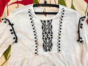 Dressberry Branded White Top With Black Embroidery
