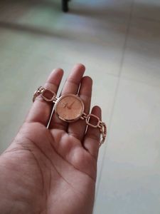 Woman Golden Wrist Watch