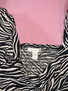 H&amp;M Zebra Print Ruched Puff Sleeve Top
