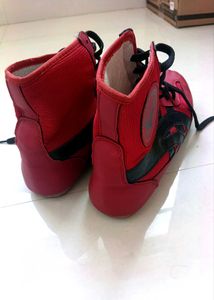 SPORTS SHOES