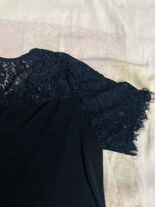 Round Neck Netted Half Slv Top