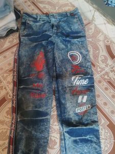 Graphic Jeans